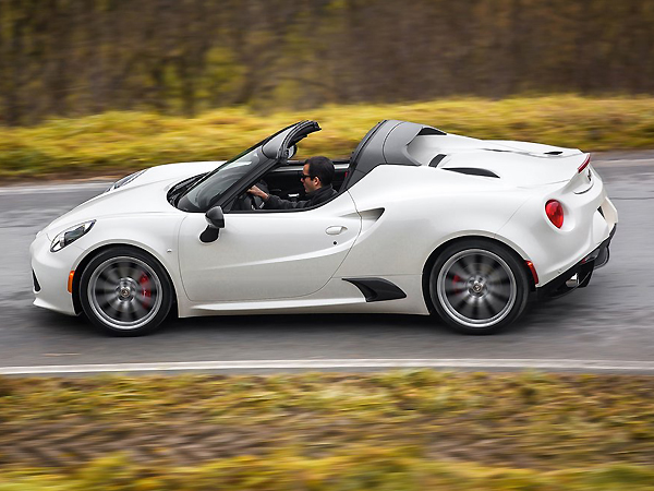 アルファロメオ 4C ALFAROMEO 4C | 本国仕様車 | AUTOSPEC. アウトスペック